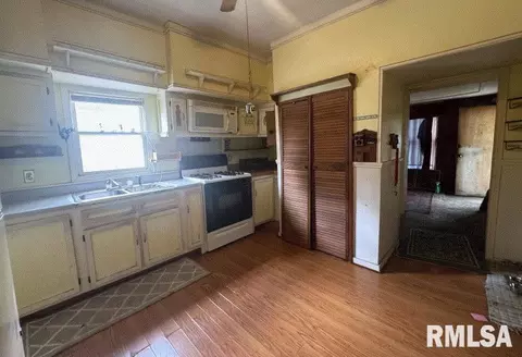 926 N 10th St, Springfield, IL 62702 photo 5