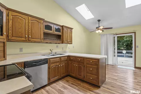 121 Calvin Ave, Springfield, IL 62704 photo 9