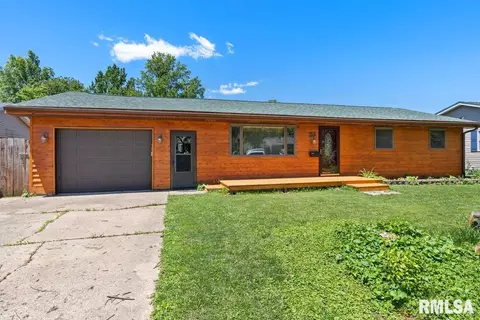 53 Churchill Dr, Chatham, IL 62629