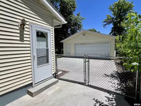 2120 Stonehenge Rd, Springfield, IL 62702 photo 2