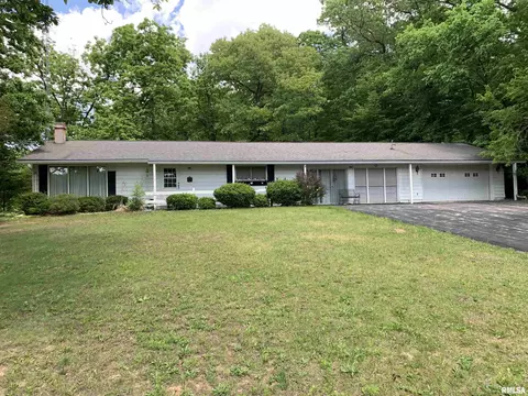 1015 Breezy Bluff Dr, Galesburg, IL 61401