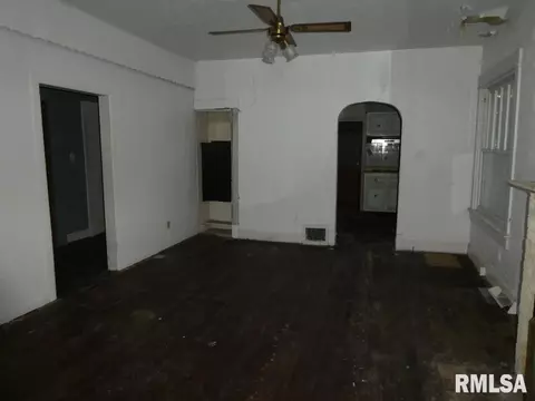 2537 S 10th St, Springfield, IL 62703 photo 3