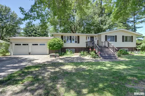 3419 S Cherokee Rd, Taylorville, IL 62568