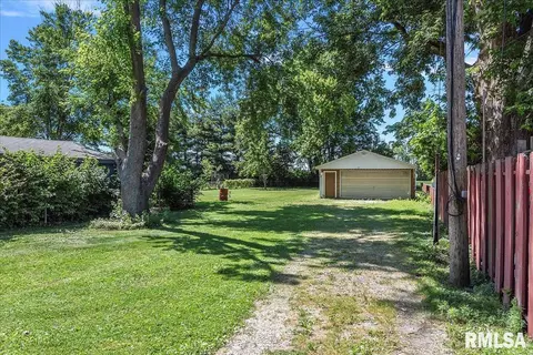 Exterior - 3244 E Carpenter St, Springfield, IL 62702 photo 4 of 9