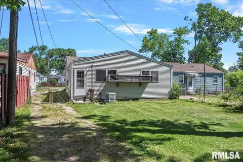 Exterior - 3244 E Carpenter St, Springfield, IL 62702 photo 5 of 9