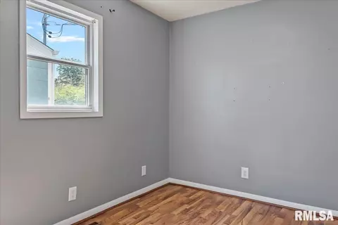 Bedroom - 3244 E Carpenter St, Springfield, IL 62702 photo 4 of 7