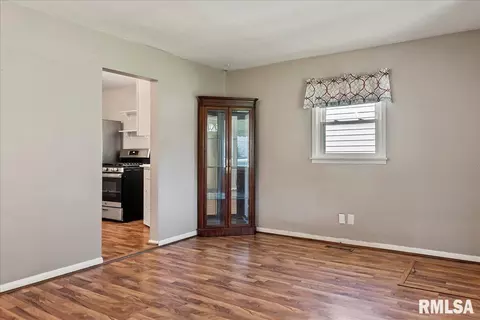 Living - 3244 E Carpenter St, Springfield, IL 62702 photo 1 of 2