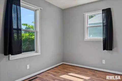 Bedroom - 3244 E Carpenter St, Springfield, IL 62702 photo 6 of 7