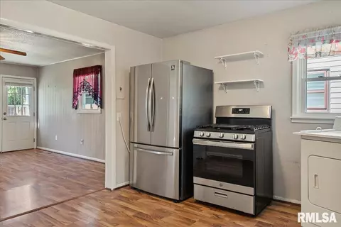 Entry Way - 3244 E Carpenter St, Springfield, IL 62702 photo 1 of 3