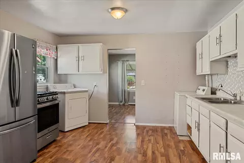 Kitchen - 3244 E Carpenter St, Springfield, IL 62702 photo 1 of 1