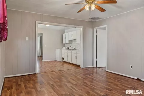 Entry Way - 3244 E Carpenter St, Springfield, IL 62702 photo 3 of 3