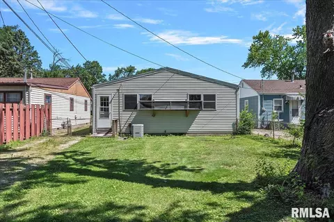 Exterior - 3244 E Carpenter St, Springfield, IL 62702 photo 6 of 9
