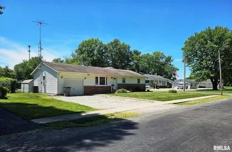 626 Harrington St, Carlinville, IL 62626
