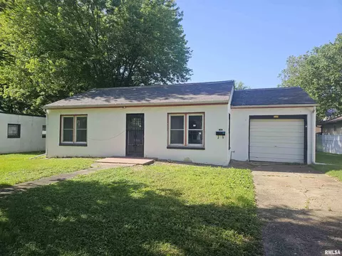 516 W Elm St, Mason City, IL 62664