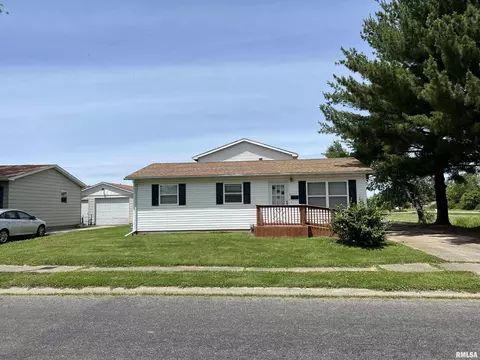 2 Harmony Dr, Jacksonville, IL 62650