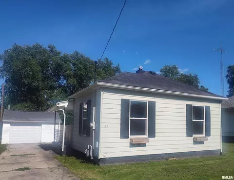 122 S Ring St, Virden, IL 62690