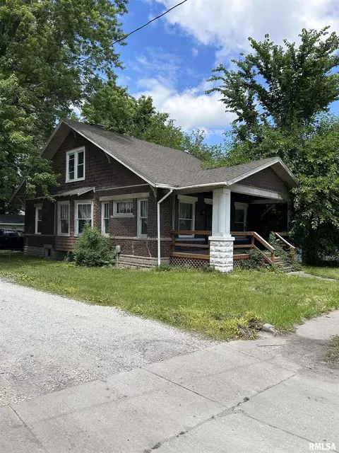419 N Cherokee St, Taylorville, IL 62568