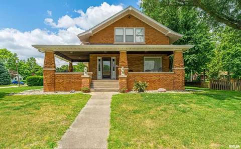 604 N Vine St, Mount Pulaski, IL 62548
