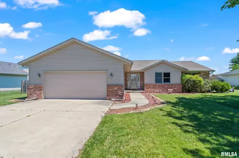 1204 Sugar Tree Ct, Chatham, IL 62629