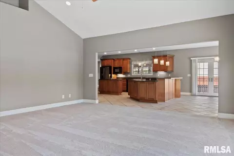 Living - 3516 Tamarak Dr, Springfield, IL 62712 photo 4 of 10