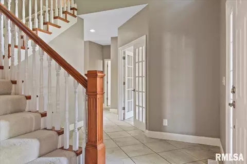 Entry Way - 3516 Tamarak Dr, Springfield, IL 62712 photo 2 of 8