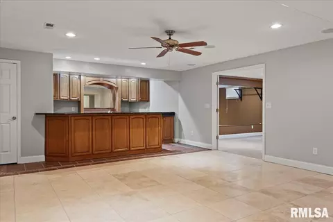 Living - 3516 Tamarak Dr, Springfield, IL 62712 photo 10 of 10