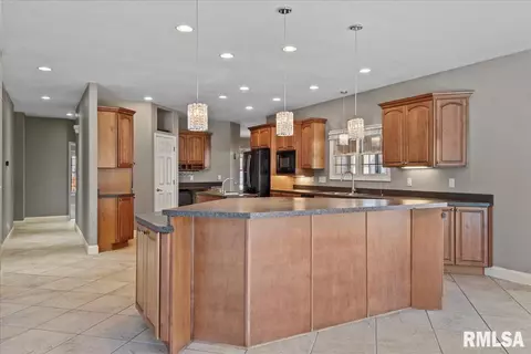 Kitchen - 3516 Tamarak Dr, Springfield, IL 62712 photo 1 of 7