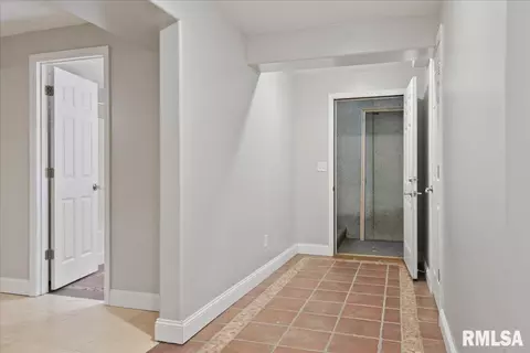 Entry Way - 3516 Tamarak Dr, Springfield, IL 62712 photo 6 of 8