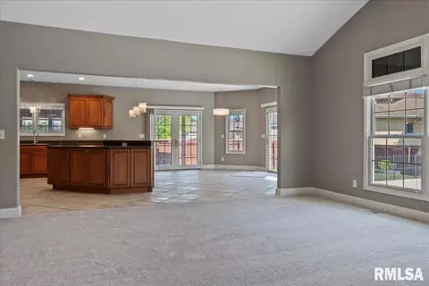 Living - 3516 Tamarak Dr, Springfield, IL 62712 photo 2 of 10