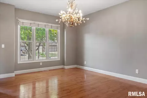 Living - 3516 Tamarak Dr, Springfield, IL 62712 photo 5 of 10