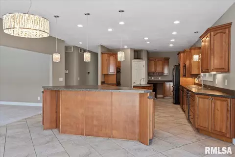 Kitchen - 3516 Tamarak Dr, Springfield, IL 62712 photo 2 of 7