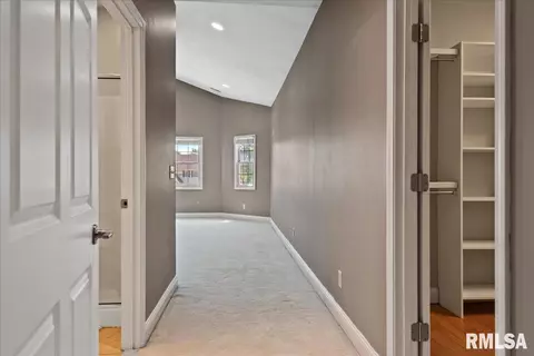 Entry Way - 3516 Tamarak Dr, Springfield, IL 62712 photo 4 of 8