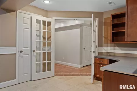 Entry Way - 3516 Tamarak Dr, Springfield, IL 62712 photo 8 of 8