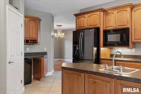 Kitchen - 3516 Tamarak Dr, Springfield, IL 62712 photo 5 of 7