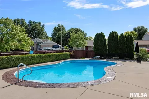 Exterior - 3516 Tamarak Dr, Springfield, IL 62712 photo 2 of 4