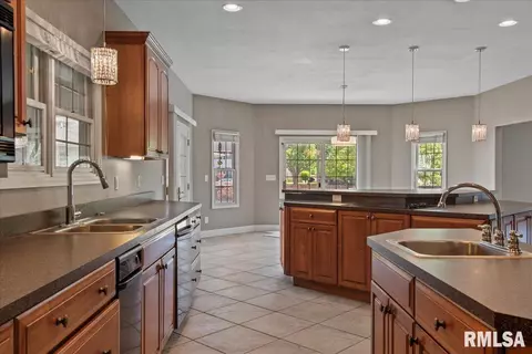 Kitchen - 3516 Tamarak Dr, Springfield, IL 62712 photo 6 of 7