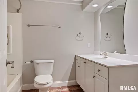 Bath - 3516 Tamarak Dr, Springfield, IL 62712 photo 5 of 5