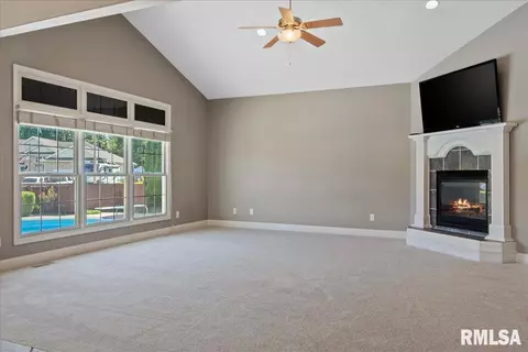 Living - 3516 Tamarak Dr, Springfield, IL 62712 photo 3 of 10