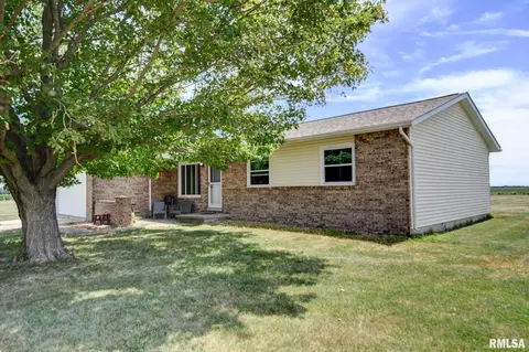 1344 E Wantland Dr, Taylorville, IL 62568
