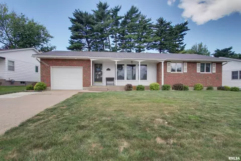 1118 Madonna Dr, Quincy, IL 62305