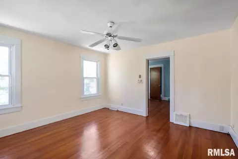 2004 S Holmes, Springfield, IL 62704 photo 5