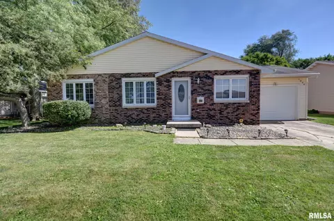 1004 Heights Ave, Taylorville, IL 62568