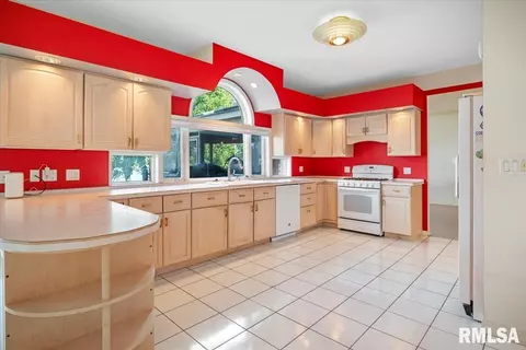 36 W Fairview Ln, Springfield, IL 62711 photo 9