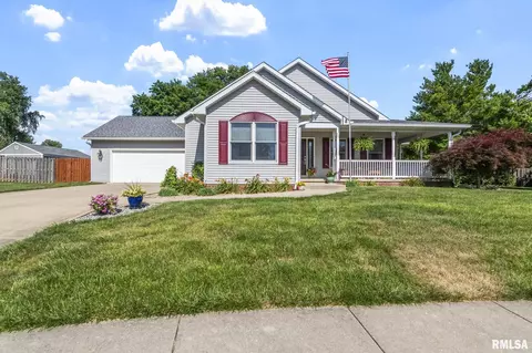 940 S 1st St, Sherman, IL 62684