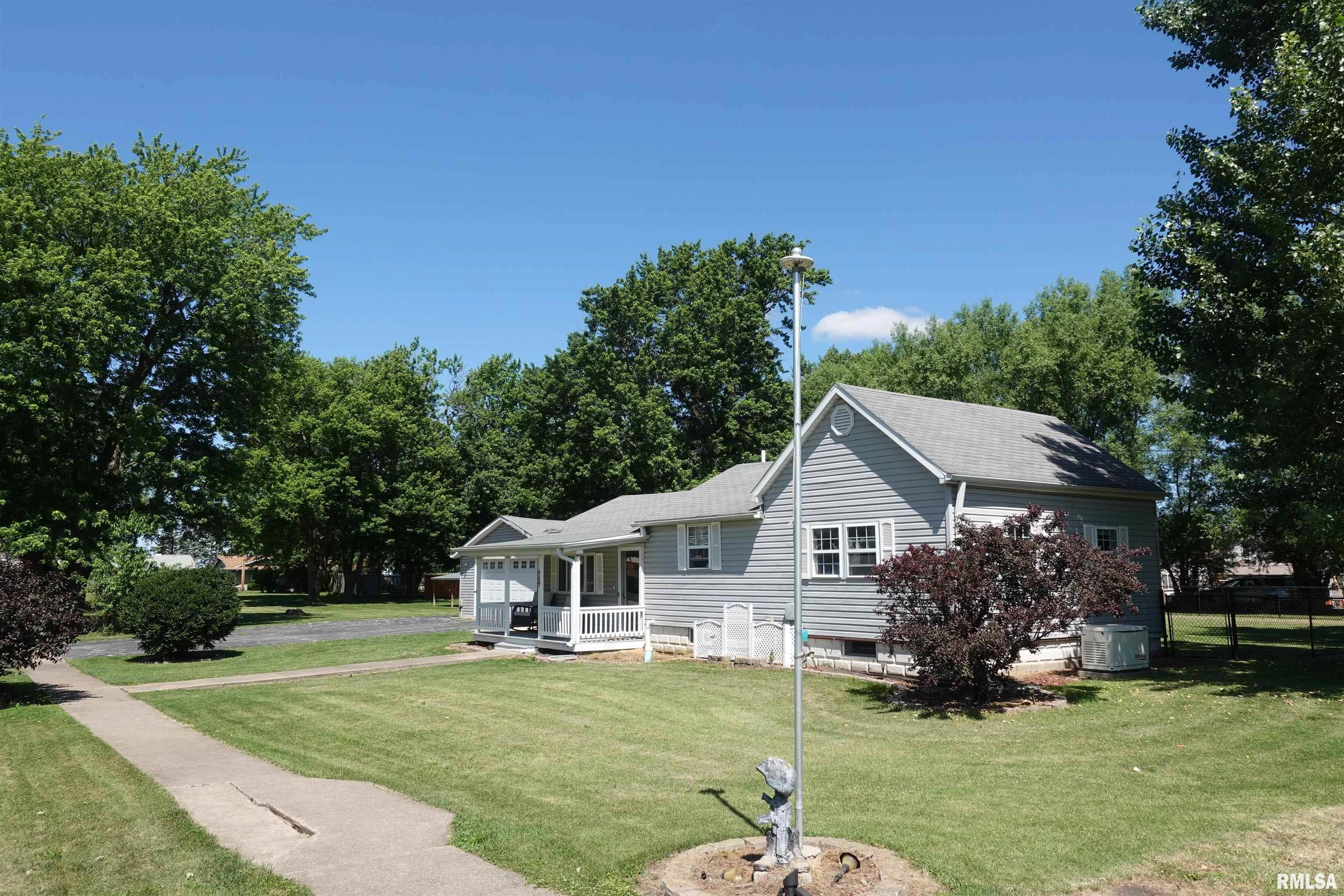 409 W Prospect St, Oneida, IL 61467 photo 1