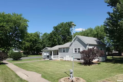 409 W Prospect St, Oneida, IL 61467 photo 1