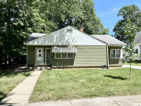 1340 S Clay Ave, Jacksonville, IL 62650