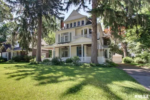 1870 Grove Ave, Quincy, IL 62301