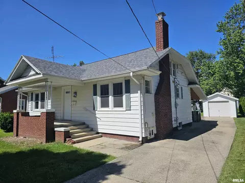 926 Florence Ave, Galesburg, IL 61401