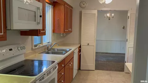 2106 Cherry Rd, Springfield, IL 62704 photo 12